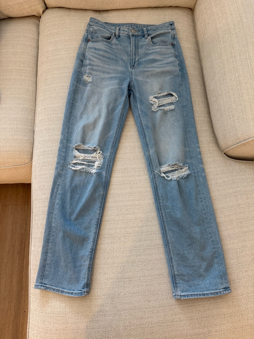 American Eagle Distressed Light Wash Jeans - Size 8